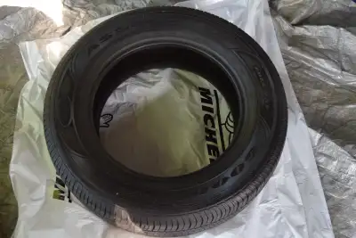 4x 225/65R17 Goodyear Assurance Fuel Max All Season SUV Tires 4 tires in good condition no plugs and...