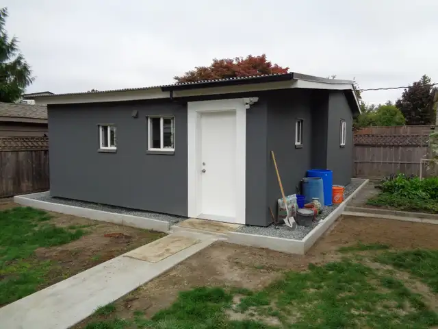 Coach House for Rent in Central Surrey