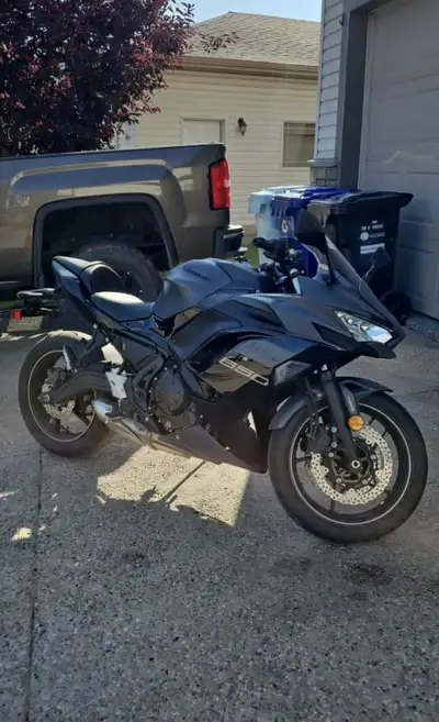 2024 Kawasaki Ninja 650 – Perfect Balance of Power & Comfort The Ninja 650 is sleek, efficient, and...