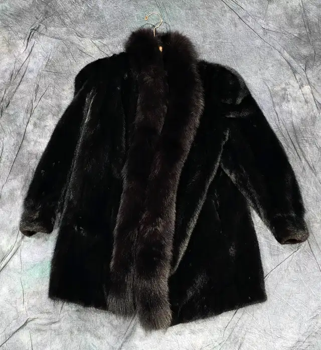 Mink coat for sale in Women's - Tops & Outerwear in Edmonton - Image 2