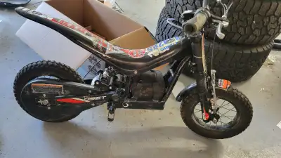 Kids electric mini bike. Great for kids in the 3-7 year range. Smallest, safest starter bike for you...