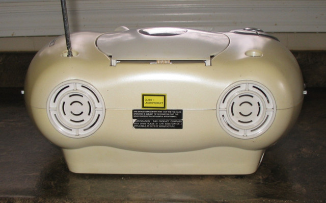Electron Portable Boombox in Stereo Systems & Home Theatre in Belleville - Image 4