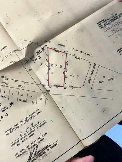 Great 1-acre lot right in beautiful Sayward. Locals say this used to be the old community ball diamo...