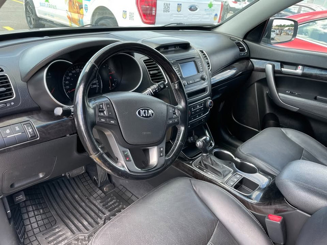 KIA Sorento 2014, 255k km, V6 3.3L in Cars & Trucks in Markham / York Region - Image 3