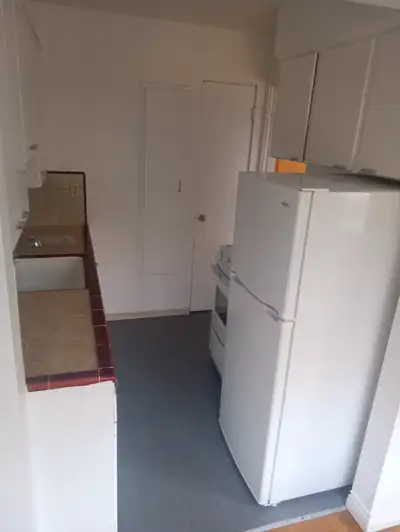 $1,950 Studio-Downtown Vancouver-Available August 1st