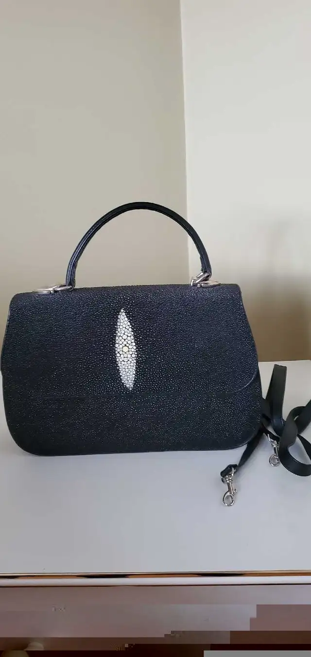 Woman fashion hand bag in Women's - Bags & Wallets in Oshawa / Durham Region - Image 3