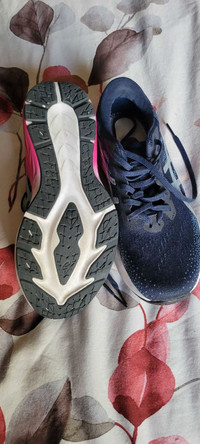 Ascics running shoes sz8