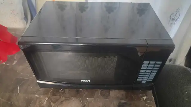 Microwave Oven – Great Condition, Works Perfectly in Microwaves & Cookers in City of Toronto - Image 2