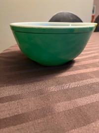 Vintage Pyrex green mixing bowlpre1950’s