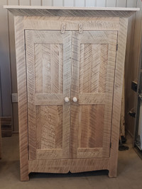 Armoire en bois francs massif