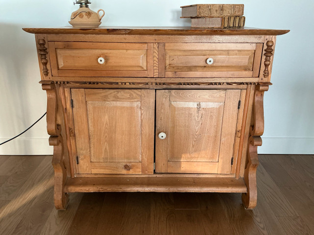 armoire antique  dans Commodes et armoires  à Ville de Québec