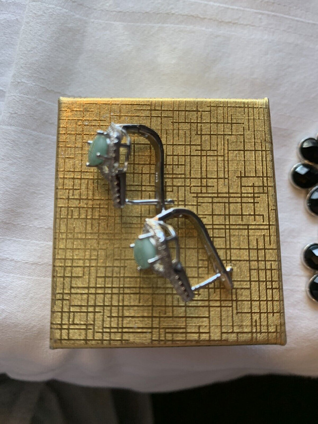 Columbian Emerald earings in Stirling silver- new in Jewellery & Watches in Trenton