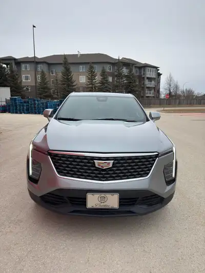 Selling My 2024 Cadillac XT4 Luxury - Rebuilt title from a very minor Side Swipe, everything is in w...