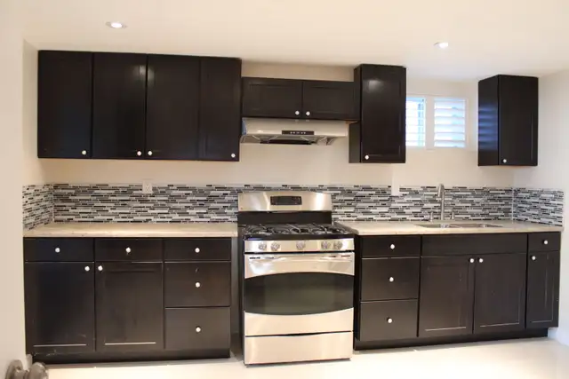 2 BDRM SPACIOUS & CLEAN BASEMENT APARTMENT AVAILABLE IMMEDIATELY