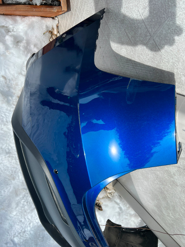 Tesla Y 2021  bumper arrier et avant bleu + valance dans Pièces de carrosserie  à Sherbrooke - Image 2