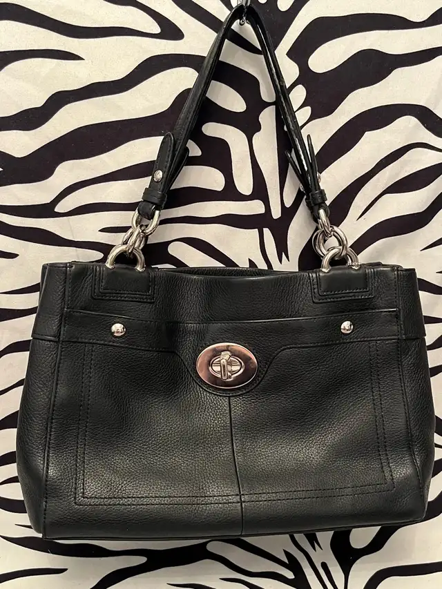 Vintage Coach Black Genuine Leather Penelope Bag in Women's - Bags & Wallets in City of Toronto - Image 3