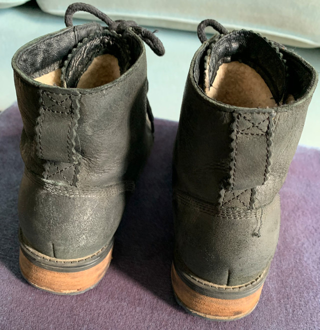 UGG Women’s Combat Black Boots Size 7 in Women's - Shoes in Mississauga / Peel Region - Image 2