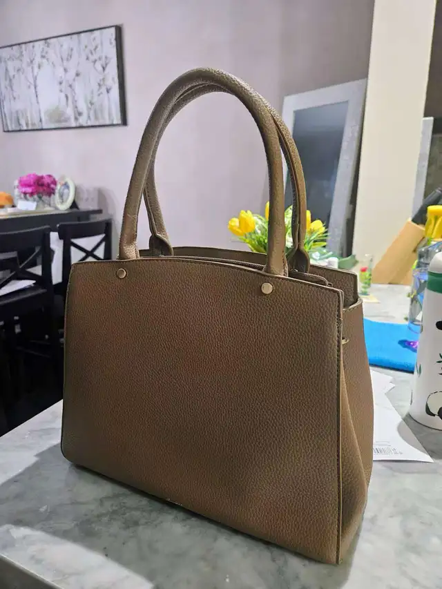 Bow Handbag in Bags & Luggage in Mississauga / Peel Region - Image 3