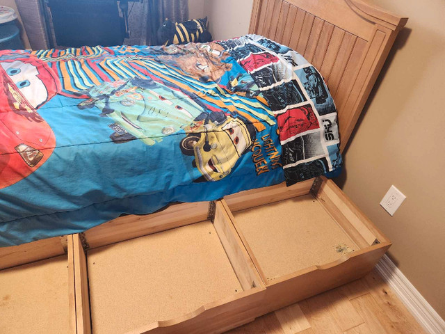Twin size bed with 6 storage drawers & Mattress in Beds & Mattresses in Mississauga / Peel Region