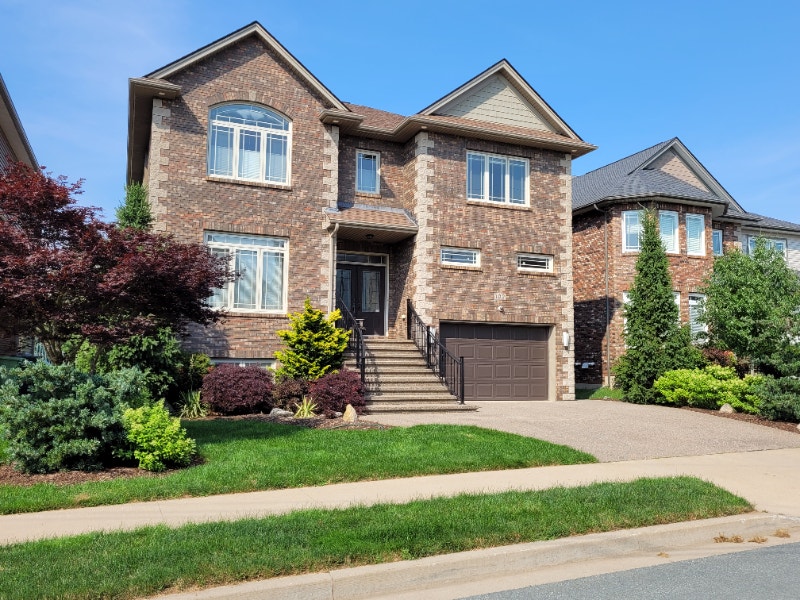 Beautiful 5bedroom executive home on a quiet culdesac Long Term