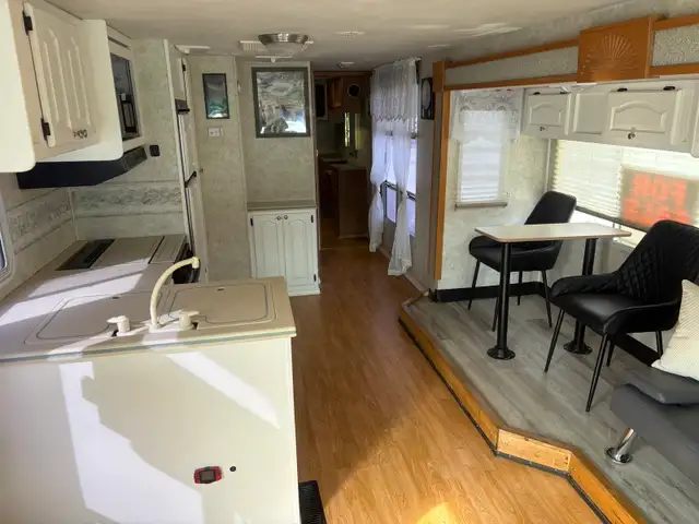 Renovated Damen intruder motorhome in RVs & Motorhomes in Grande Prairie - Image 7