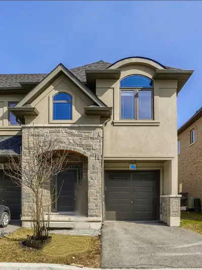 Beautiful townhouse, Great location, Great price!