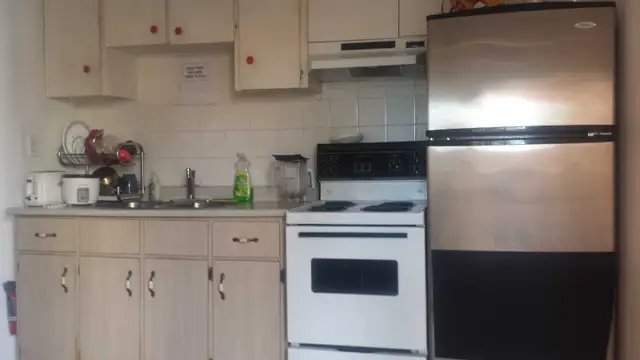 Room for rent near Eglinton West Subway and Yorkdale Mall in Room Rentals & Roommates in City of Toronto - Image 4