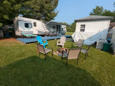 2013 Salem BHBS 36ft, 2 slides. Parked at Joli Voyageur Park on Lake Nippising in Lavigne, on. Fees...