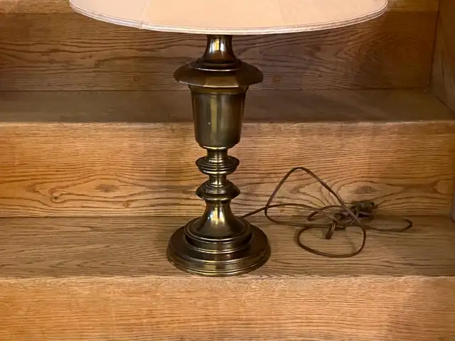 VINTAGE STIFFEL HEAVY BRASS 27" TABLE LAMP WITH SHADE in Indoor Lighting & Fans in City of Montréal - Image 4