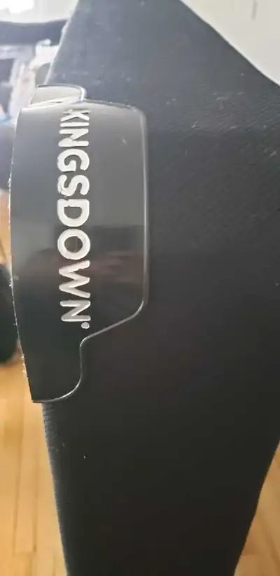 Tables, chaises,et Sommers queen, View more