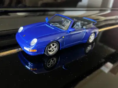 Porsche Carrera 911(1993) 1:24 scale Diecast model car