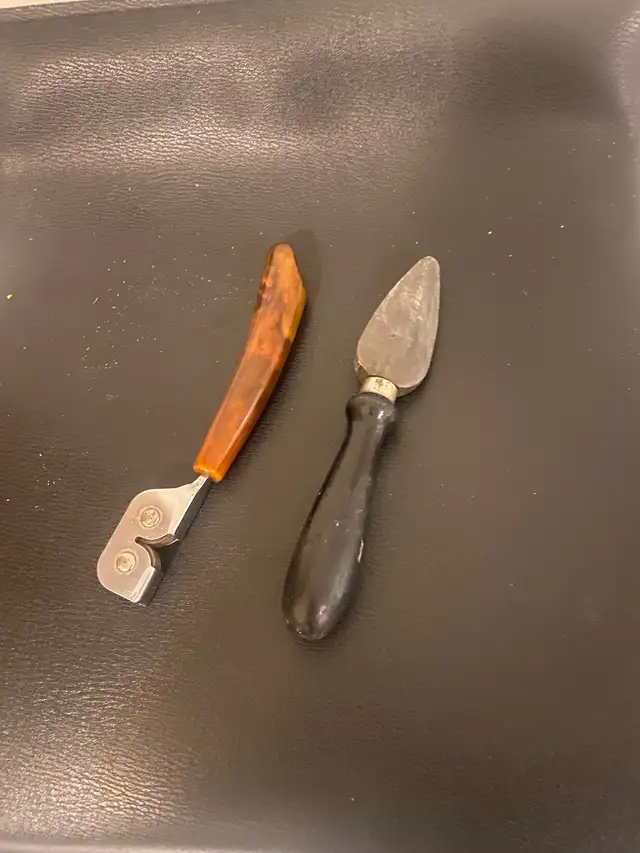 2 vintage knife sharpeners. in Hand Tools in Markham / York Region - Image 2