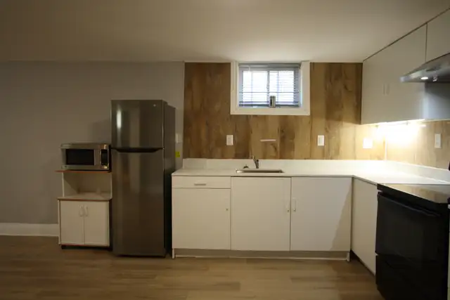 Nicely renovated  basement unit in Thornhill in Long Term Rentals in Markham / York Region - Image 5