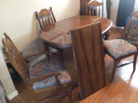 Dining table, leaf & 4 chairs & hutch 