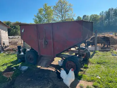 gravity wagon (feed wagon), View more
