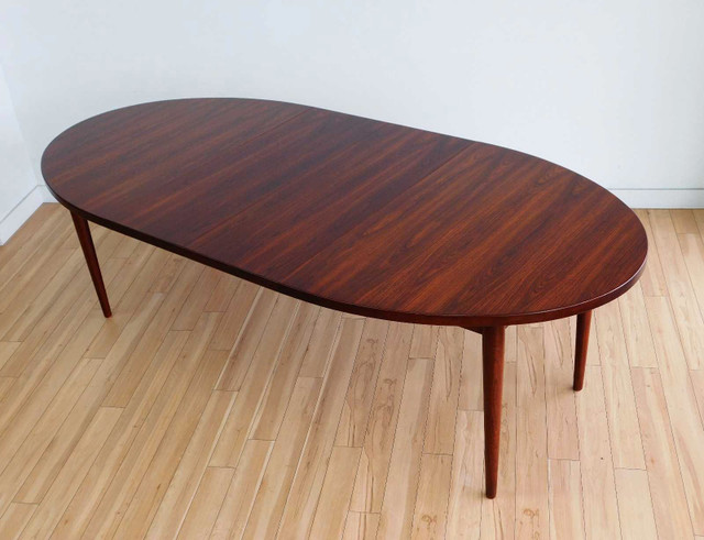 Vintage Brazilian Rosewood Dinning Table dans Mobilier de salle à manger et cuisine  à Ouest de l’Île - Image 2