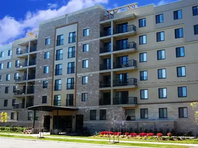 +$20 utilities per month 10 min walk to UW and WLU Apartment Details: 5-bedroom unit with 2 shared b...