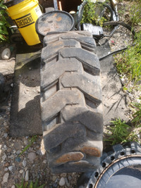 Solid skidsteer tires 