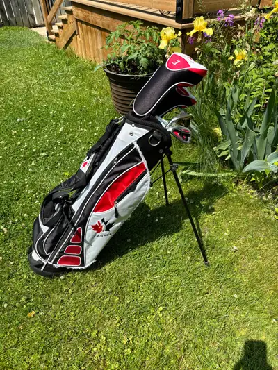 This is a used Canada Junior Lightweight golf set, size 3, perfect for young golfers starting to lea...