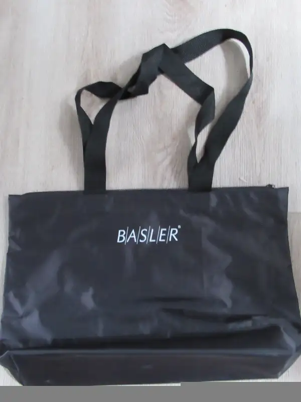 Basler tote bag in Women's - Bags & Wallets in City of Montréal - Image 8
