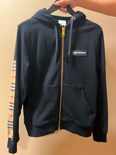 Woman's Burberry hoodie sweater, View more