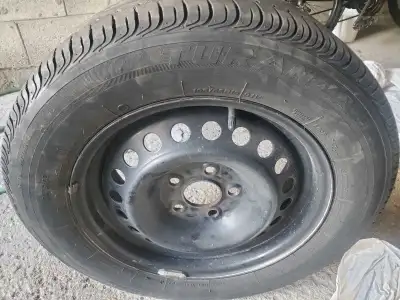 195 65 R15 winter tyre with thread around 80% or more. Comes from Ford Focus.