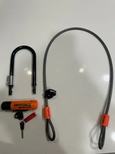 Selling a Kryptonite Evolution U-Lock with matching Kryptoflex cable. Solid security setup for locki...