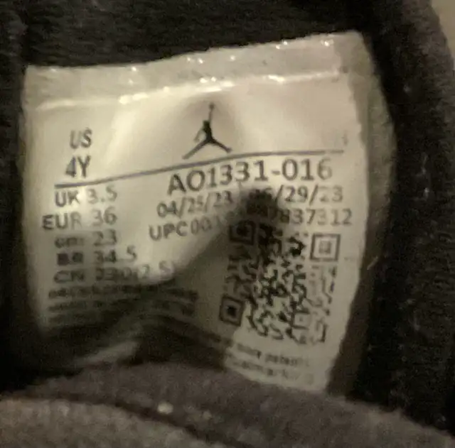 Kids Nike Jordon’s - Youth Size 4 in Kids & Youth in Ottawa - Image 5