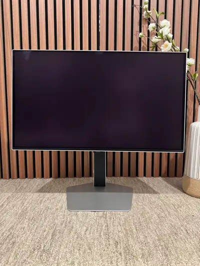 HDMI & Display port include. Very brand new condition. Everything works perfectly. Can test out on a...