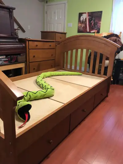 Lit jumeau (simple) et bureau en bois massif, View more