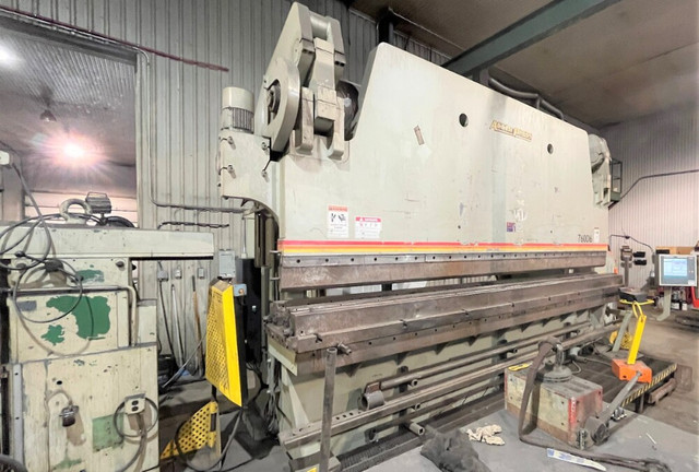 2010 Accurpress 760016 CNC Press Brake in Other Business & Industrial in Edmonton - Image 2
