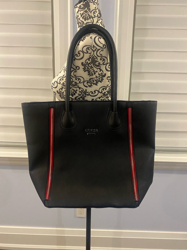 Black Guess Bag  in Women's - Bags & Wallets in City of Toronto - Image 4