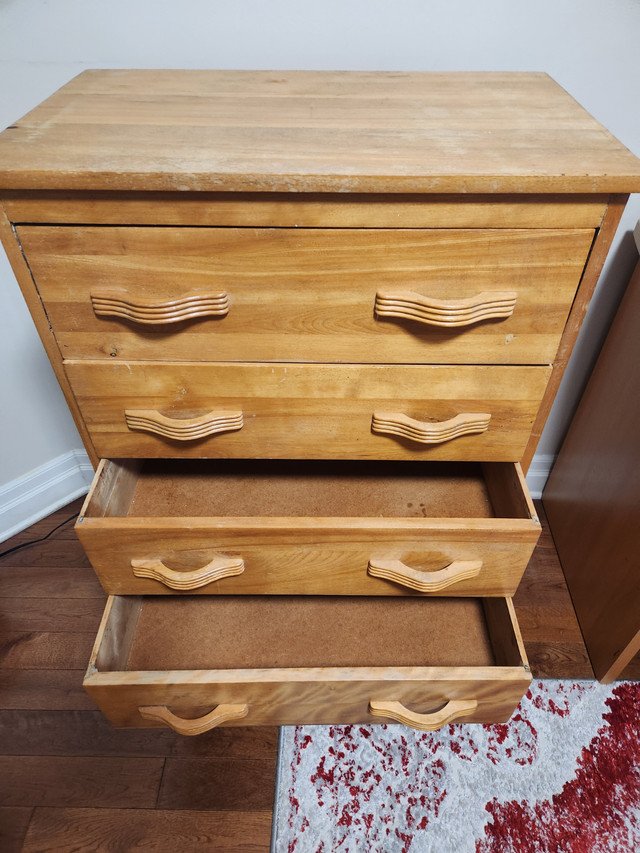 Wooden 5 Drawer Dresser dans Commodes et armoires  à Ville de Montréal - Image 3