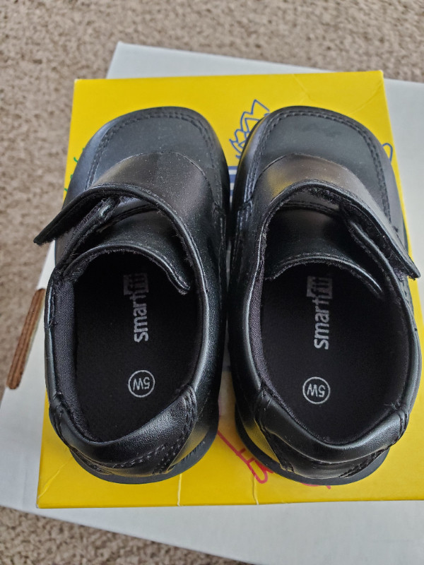 Baby black dress shoes in Clothing - 5T in Mississauga / Peel Region